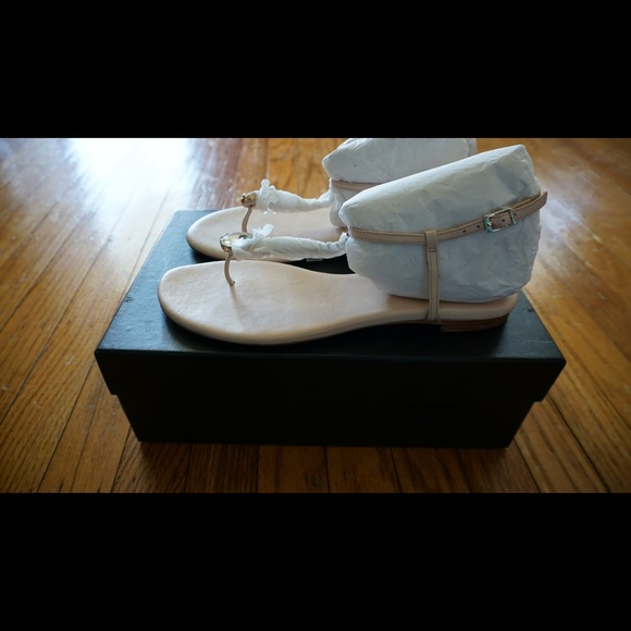 BNIB Badgley Mischka Genevie Flats - Size 7.5 - Picture 4 of 7